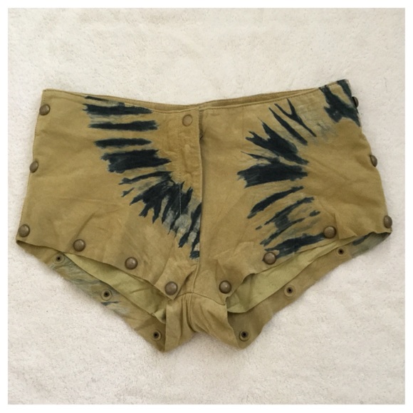 🆕Free People Renegade Tye Dye Leather Shorts NWOT - Picture 4 of 8